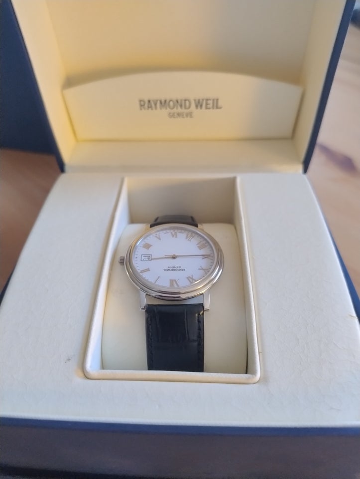 Herreur, Raymond Weil