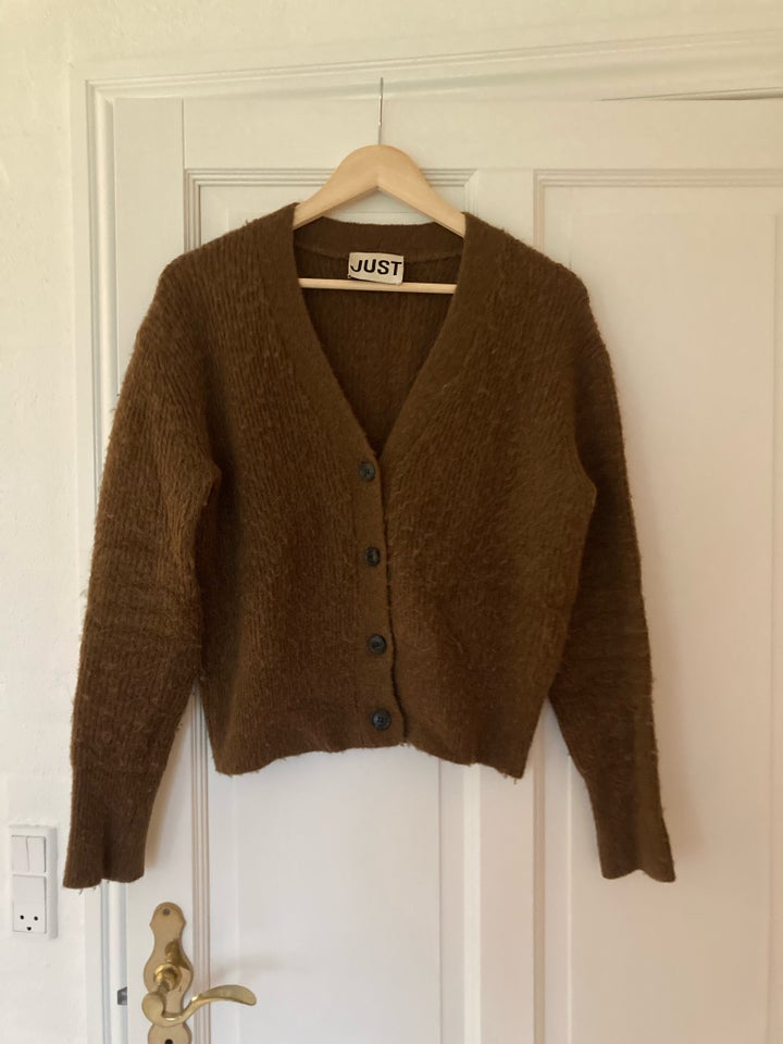 Cardigan, Just, str. 38