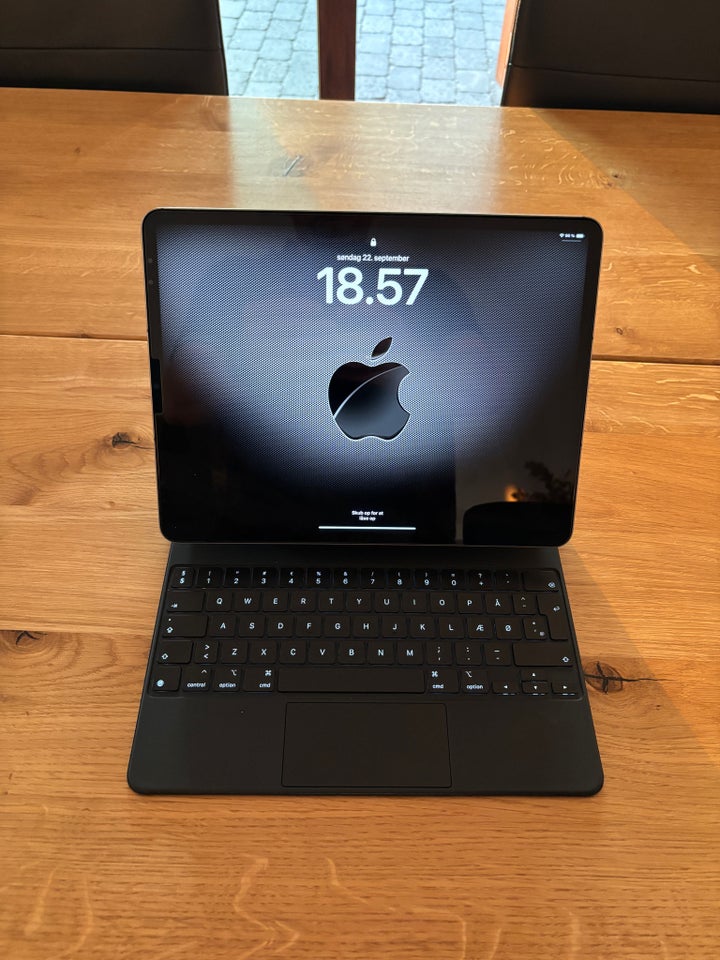 iPad Pro 6, 128 GB, sort