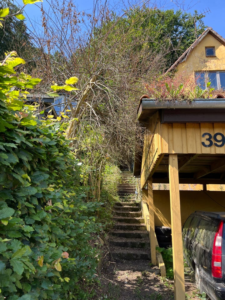 Dobbelt carport med lukket rum