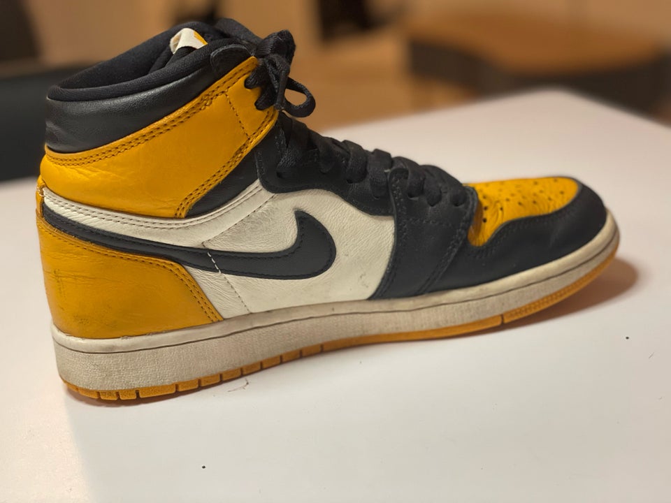 Sneakers, Air Jordan 1 High Yellow