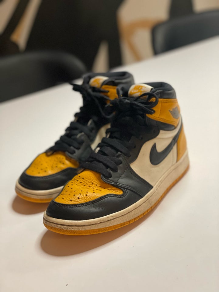 Sneakers, Air Jordan 1 High Yellow