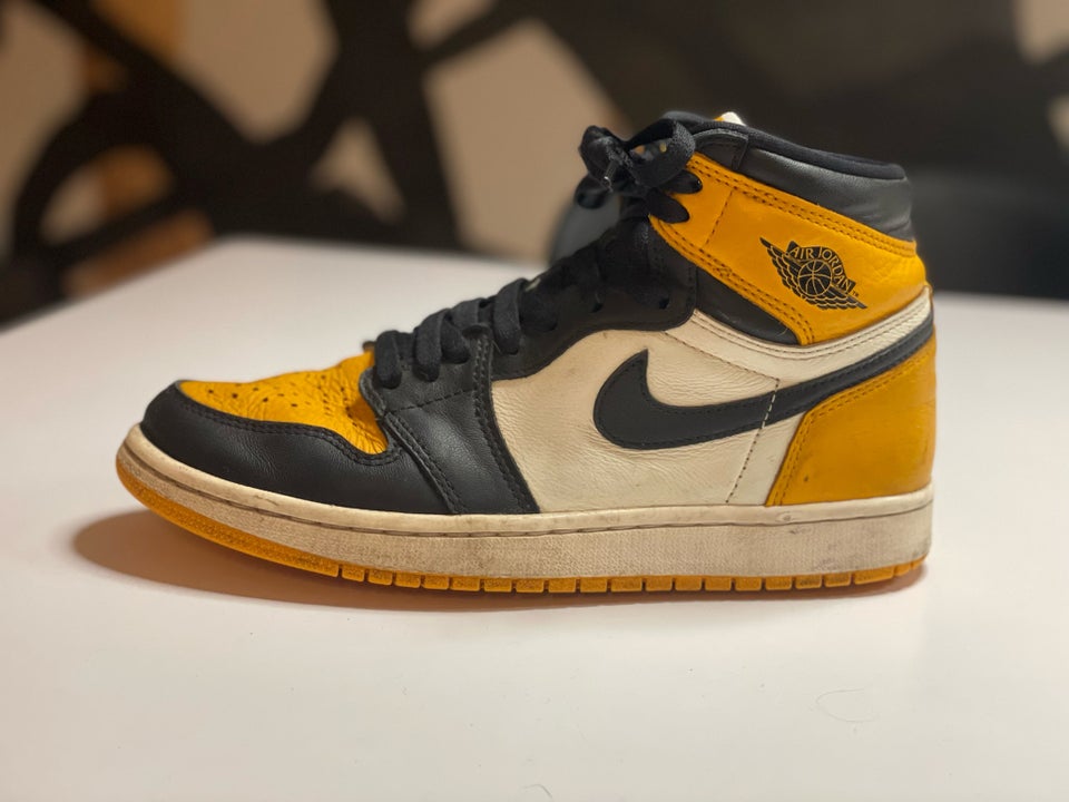 Sneakers, Air Jordan 1 High Yellow