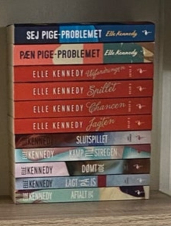 Elle Kennedy bøger, Elle Kennedy,