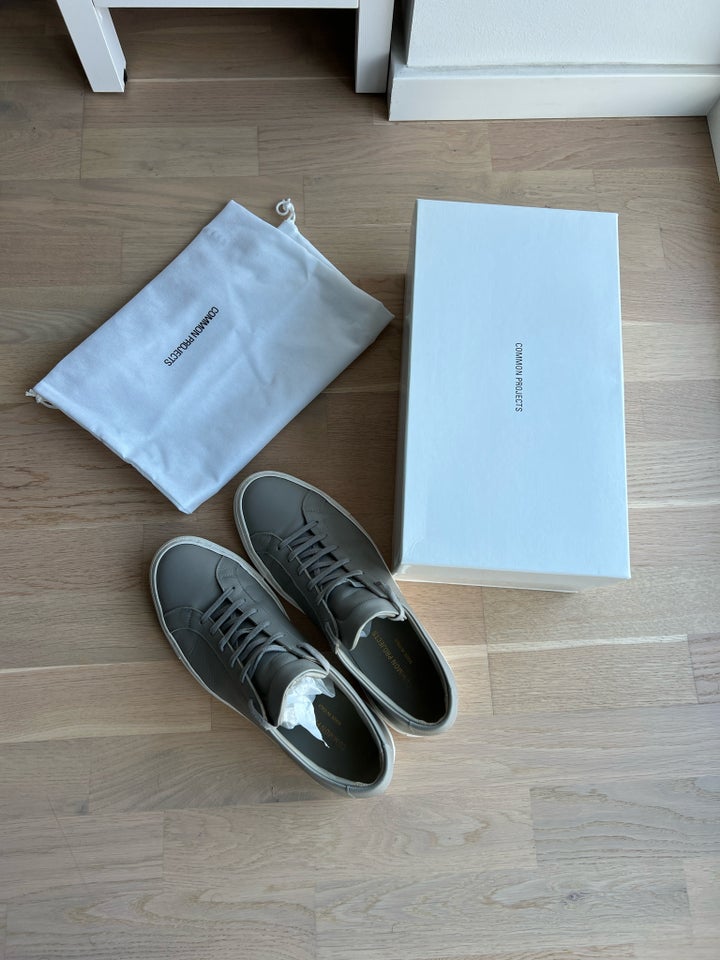 Sneakers, Common Projects, str. 42