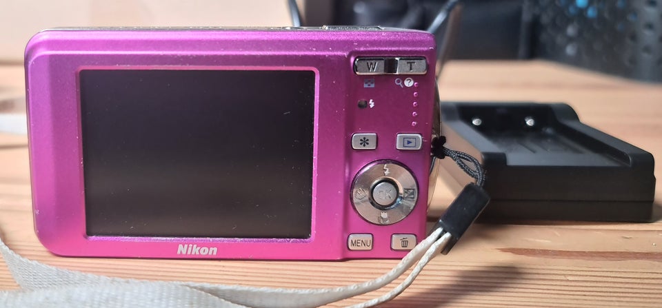 Nikon Coolpix S520, 8 megapixels