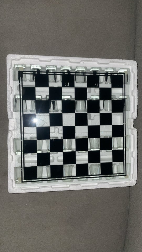 Spil, Glass chess drinking game