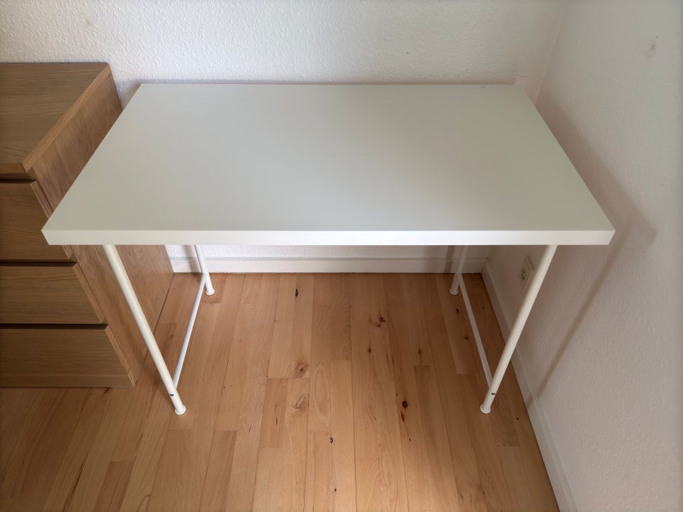 Skrivebord, IKEA, b: 100 d: 60 h: 73