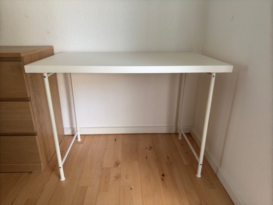 Skrivebord, IKEA, b: 100 d: 60 h: 73