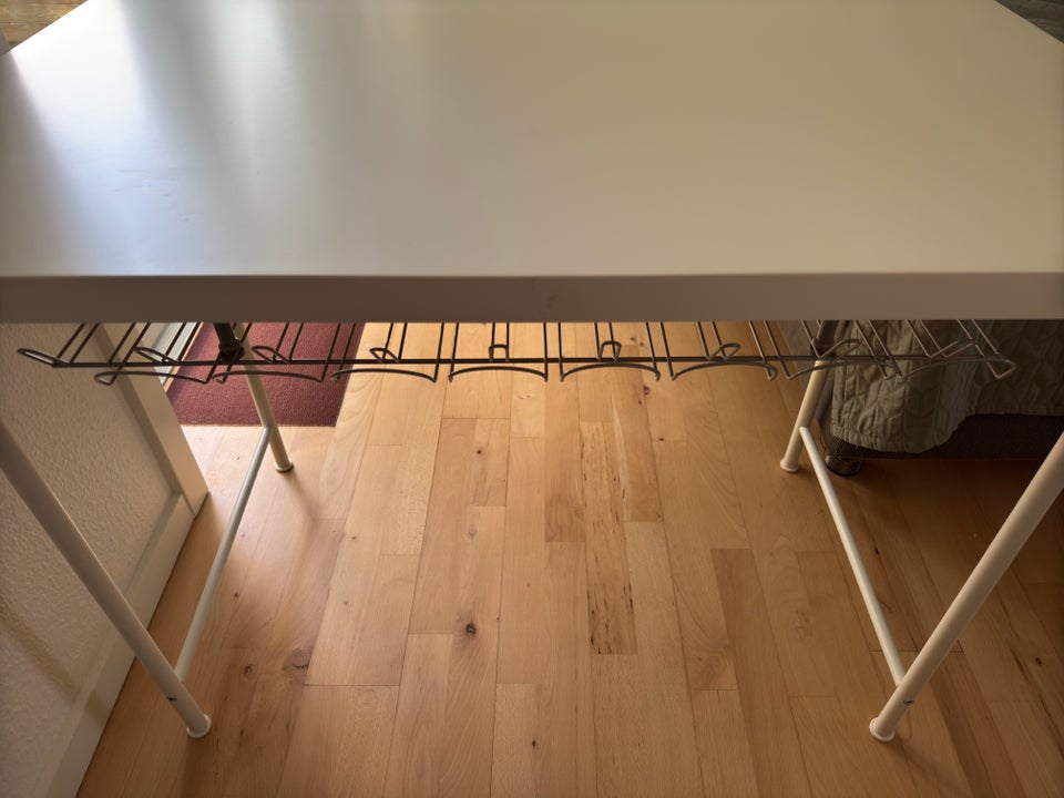 Skrivebord, IKEA, b: 100 d: 60 h: 73