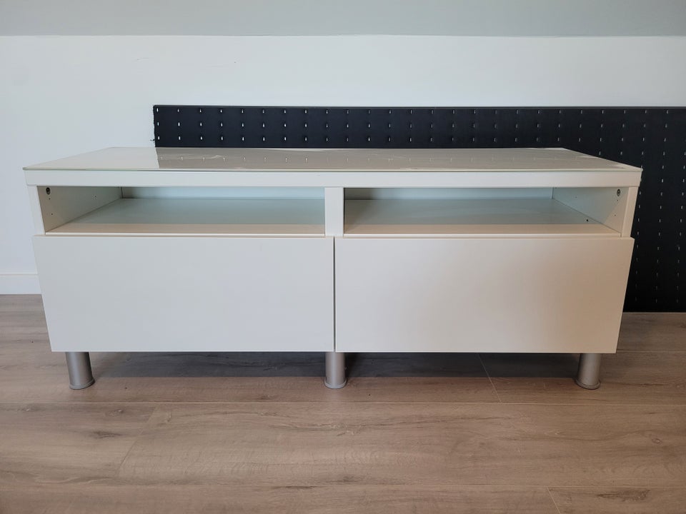 Tvreol Ikea b: 120 d: 39 h: 42