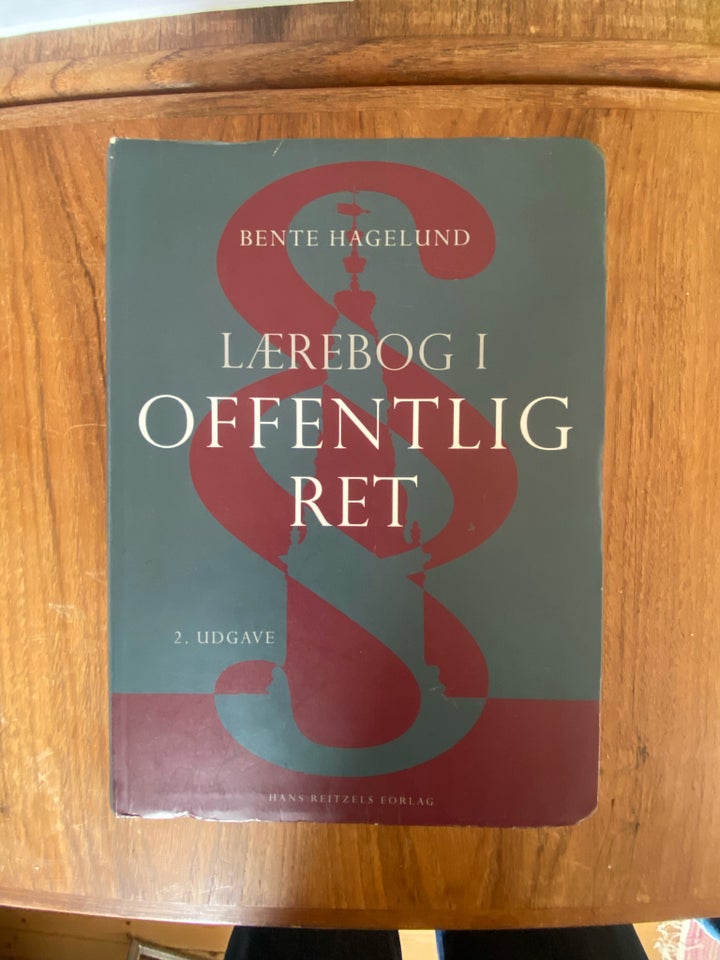 Lærebog i offentlig ret, Bente