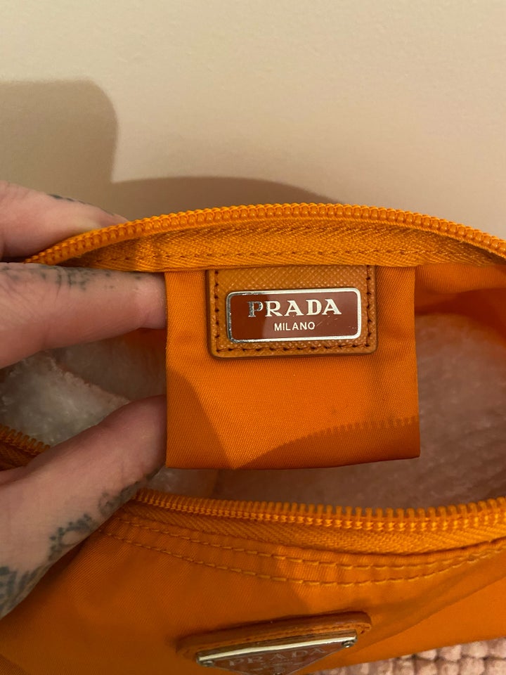 Clutch, Prada