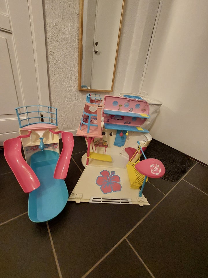 Barbie, Skib slot og hus