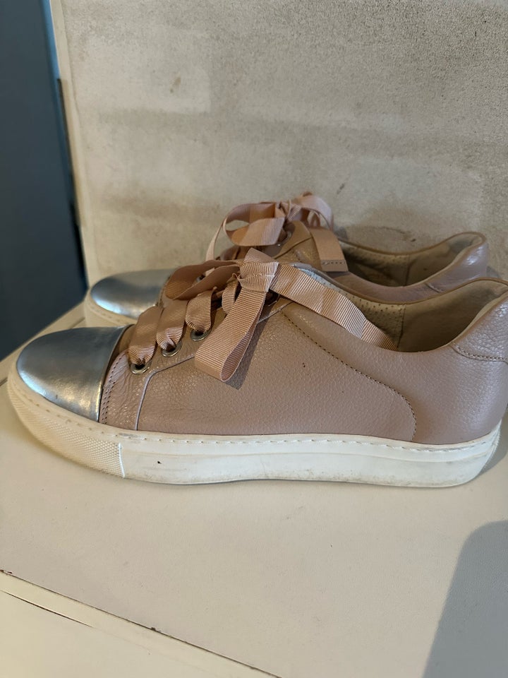 Sneakers, str. 39, Billi bi