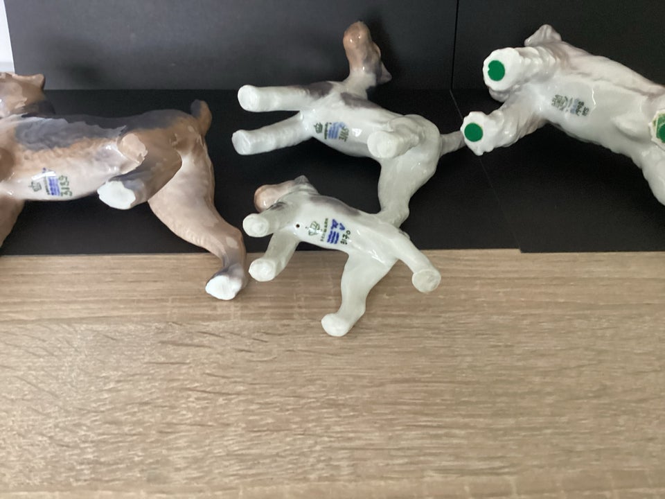 Hundefigurer i porcelæn Kgl og