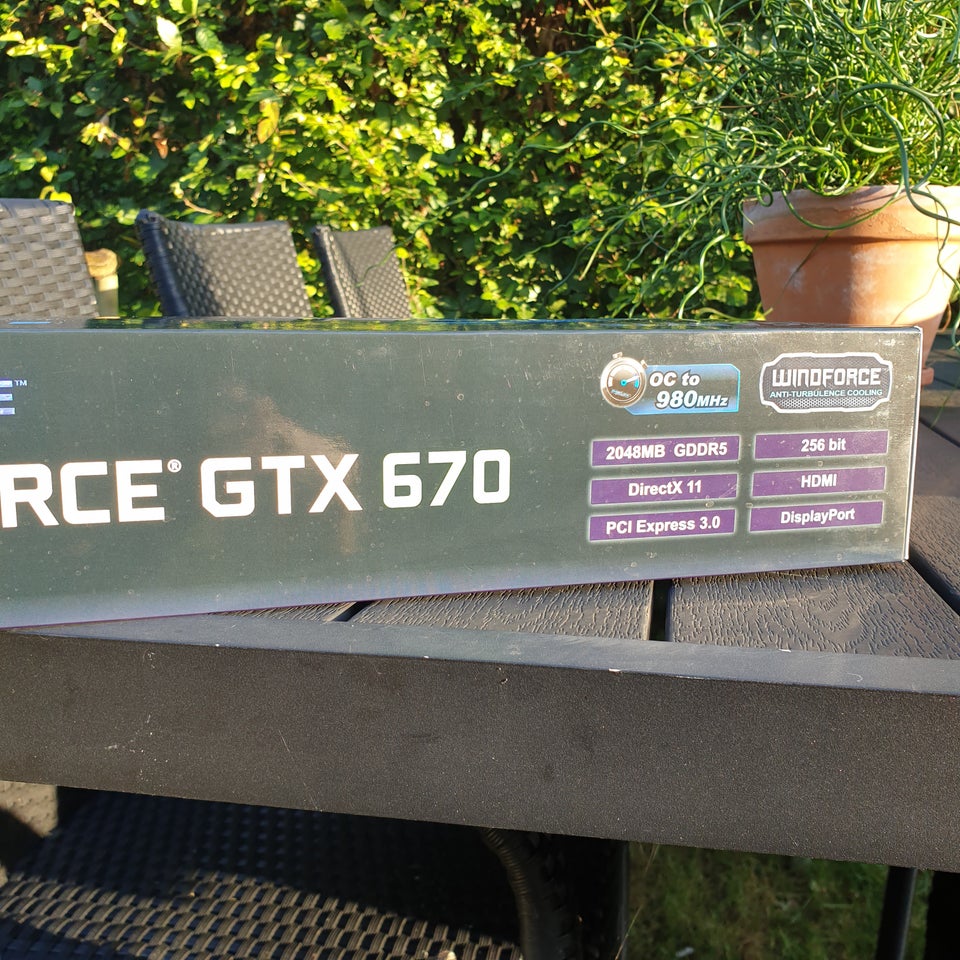 GeForce GTX 670 Gigabyte 2 GB RAM