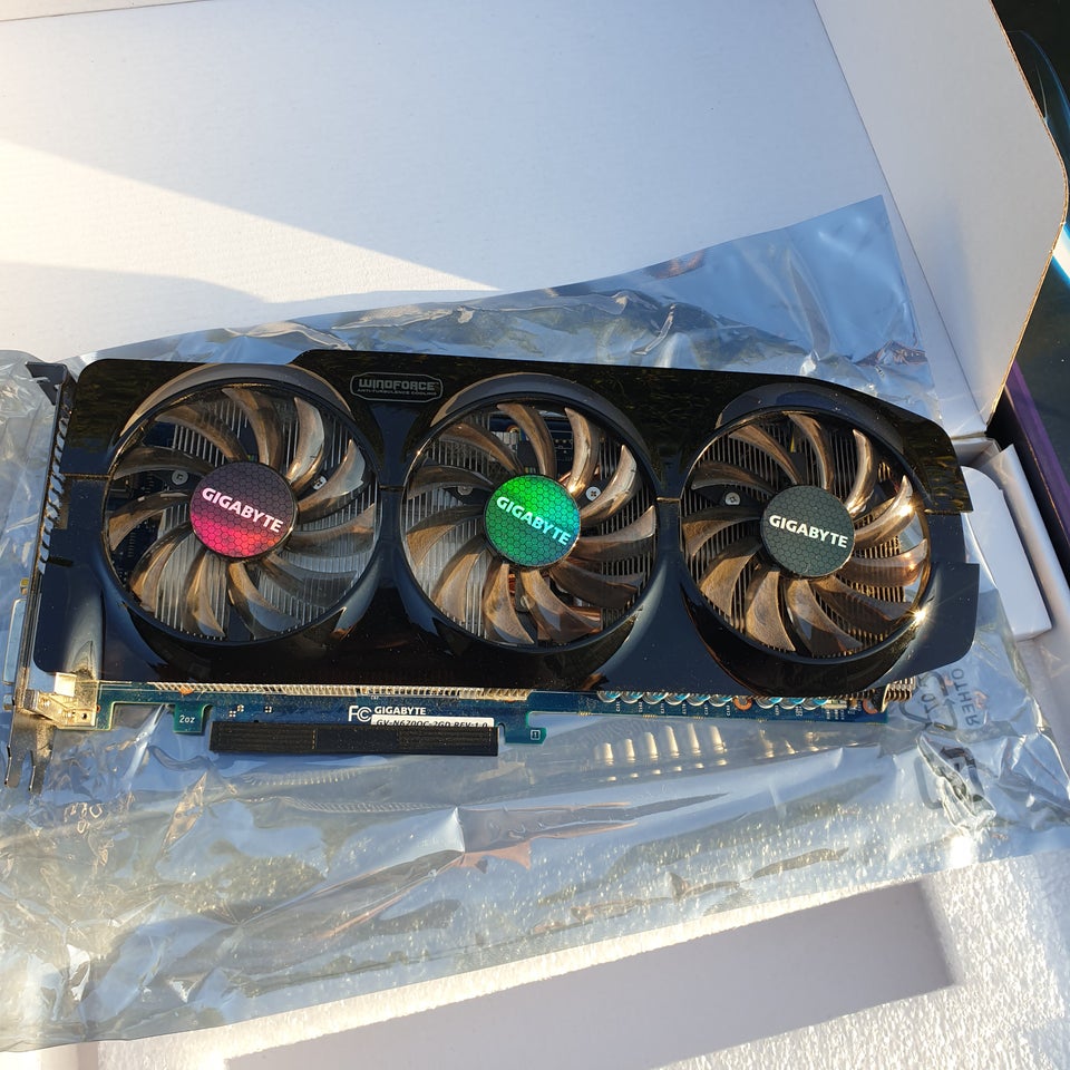 GeForce GTX 670 Gigabyte 2 GB RAM