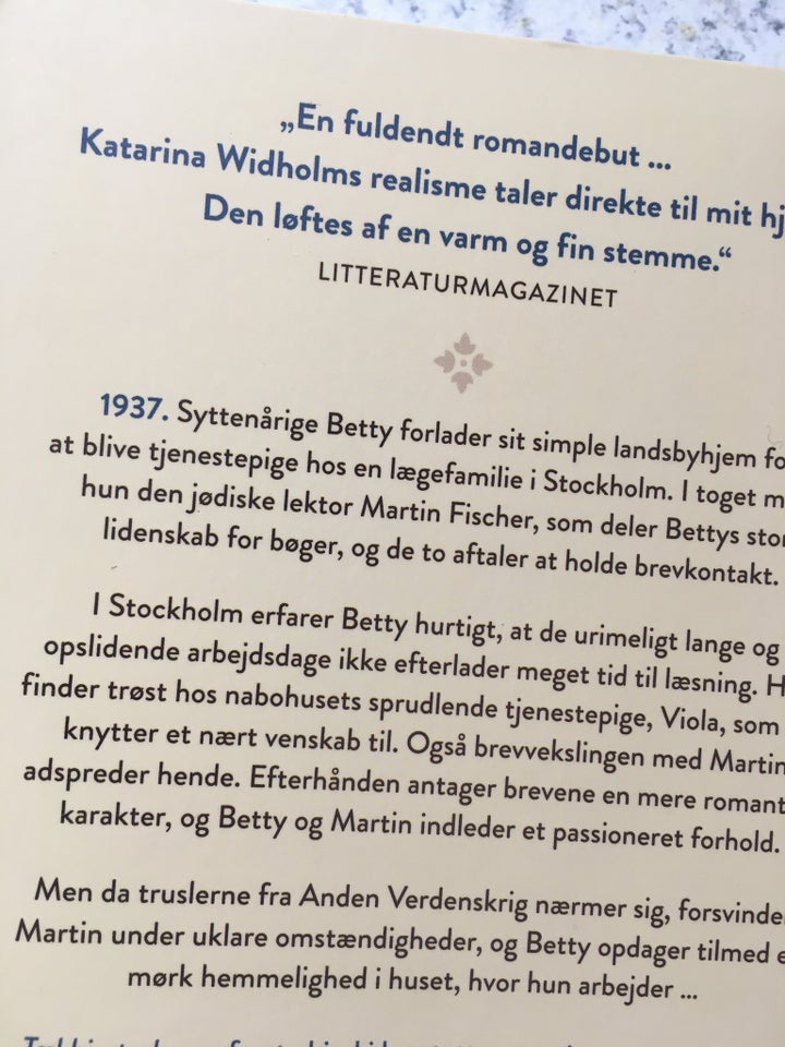 Tæl hjerteslag, Katarina Widholm,