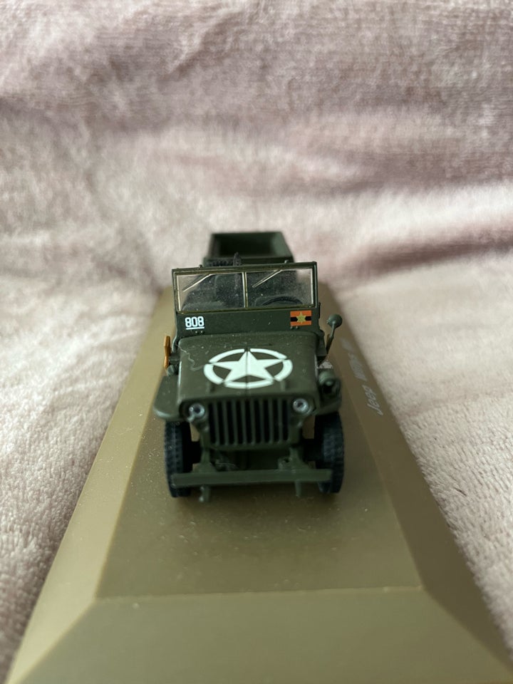 Modelbil, Willys Jeep, skala 14 cm.