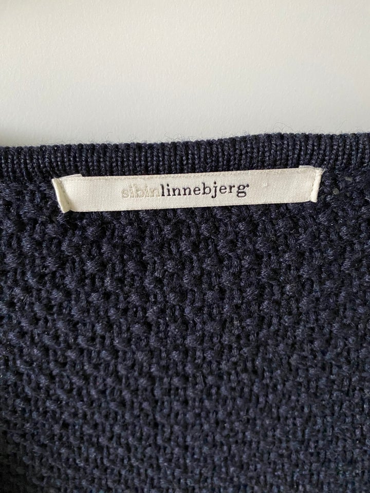 Cardigan, Sibin Linneberg åben