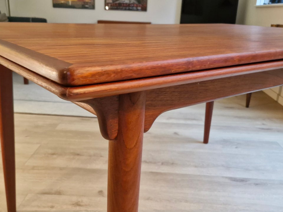 Anden arkitekt, Spisebord teak ,