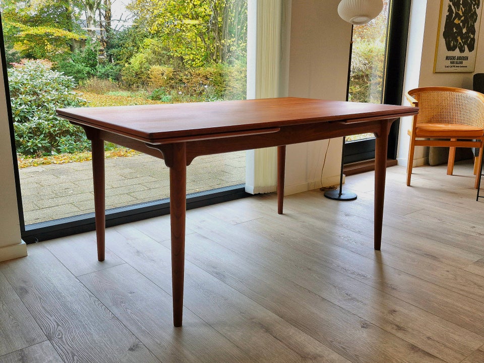 Anden arkitekt, Spisebord teak ,