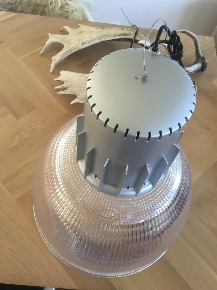 Anden loftslampe, Industrilampe