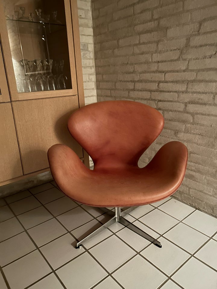 Arne Jacobsen, Svanen, Stol