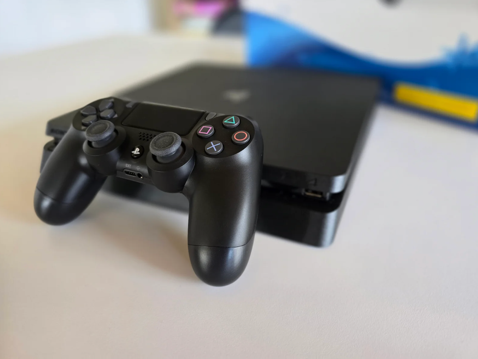 Playstation 4 Slim 500 GB Perfekt