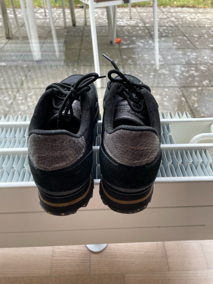 Sneakers, str. 41, Woden