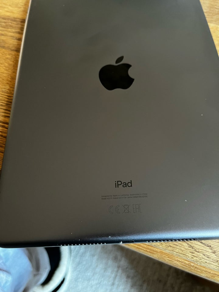 iPad 8, 32 GB, sort