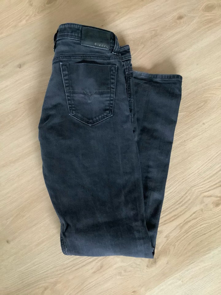 Jeans, Diesel, str. 32