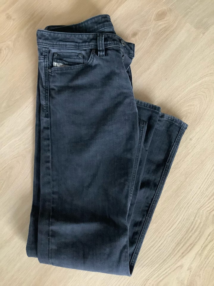 Jeans, Diesel, str. 32