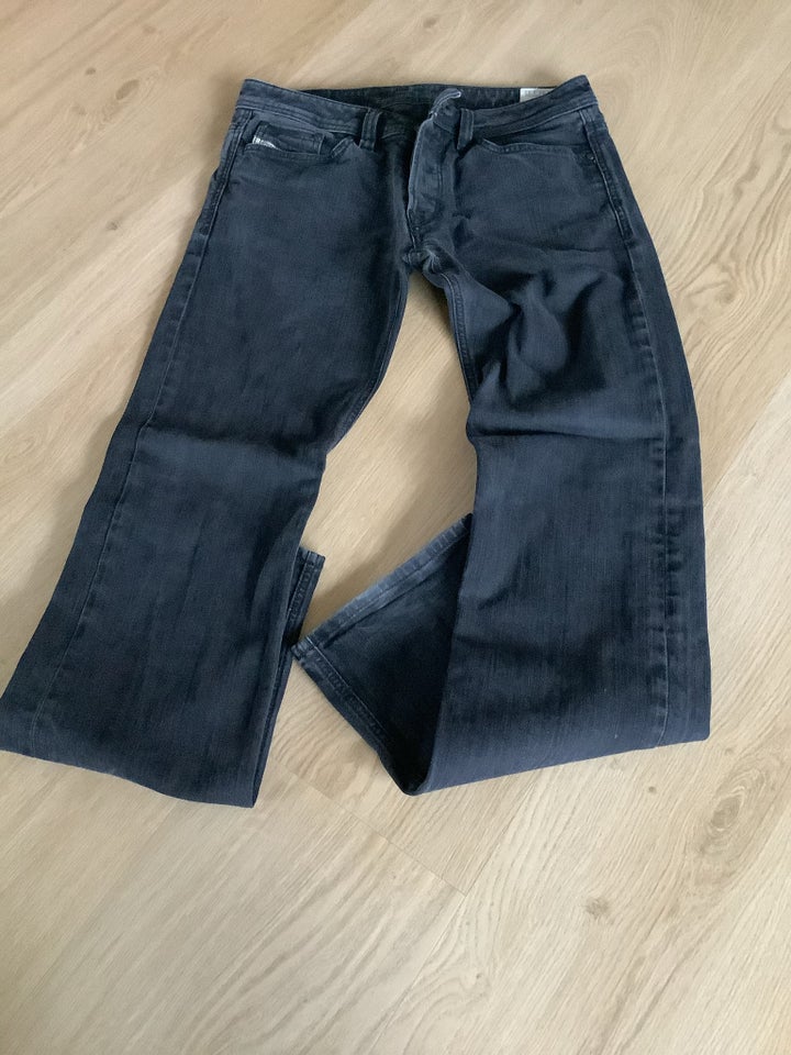 Jeans, Diesel, str. 32