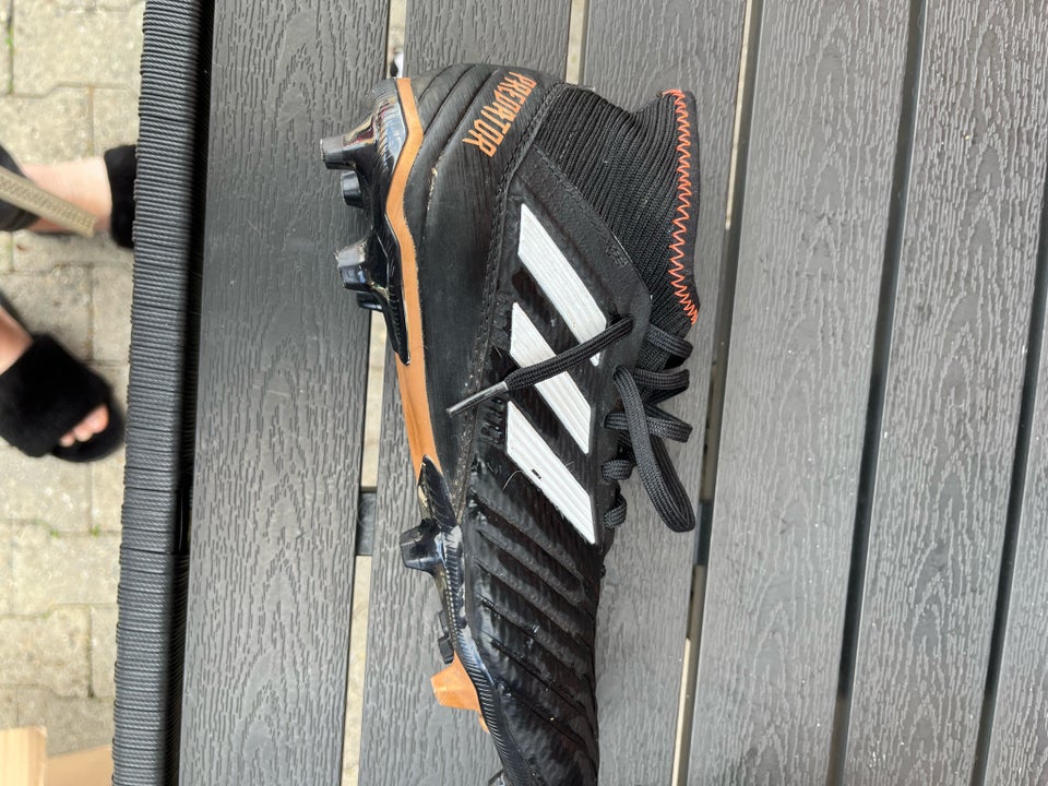 Fodboldsko Adidas  str 395