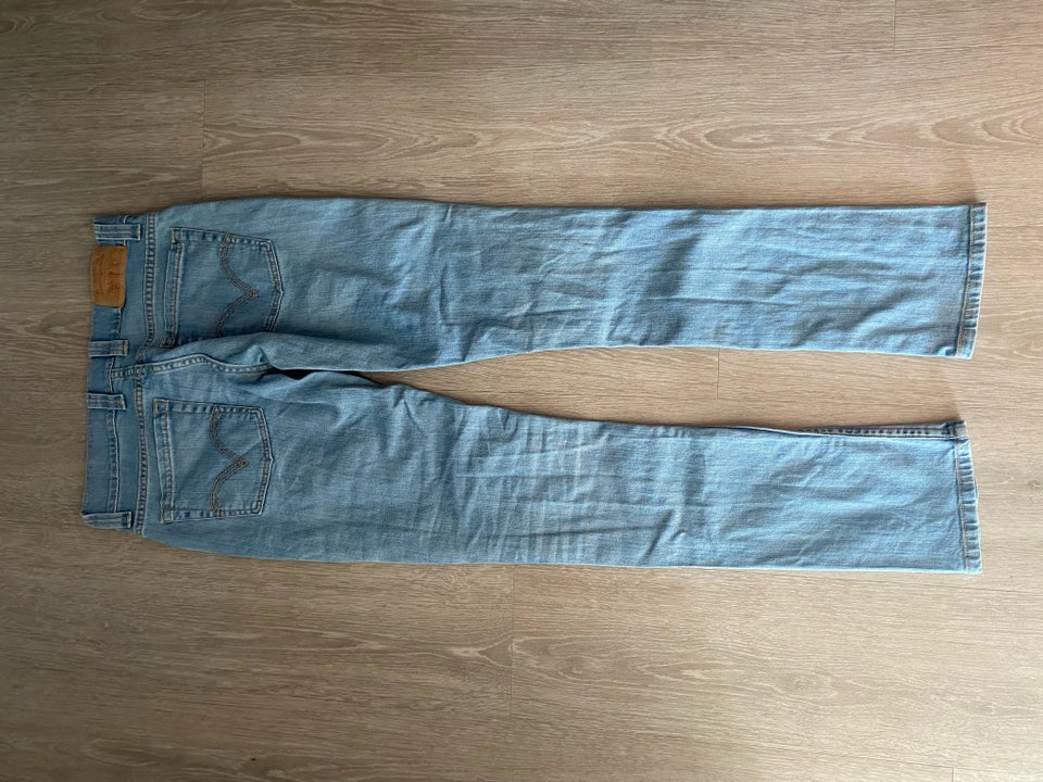 Jeans Levis str 28