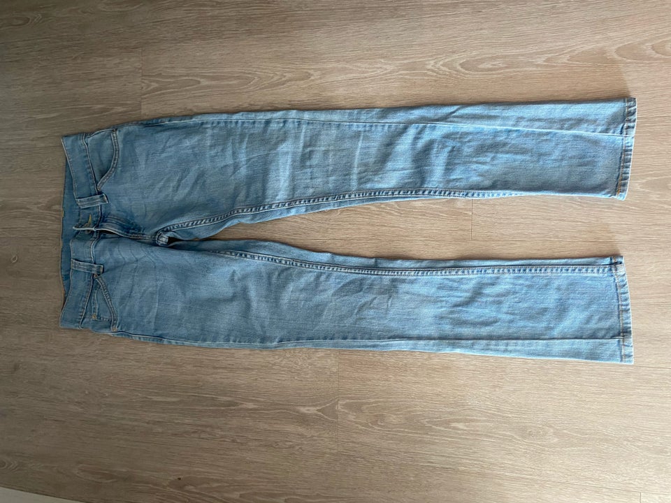 Jeans Levis str 28