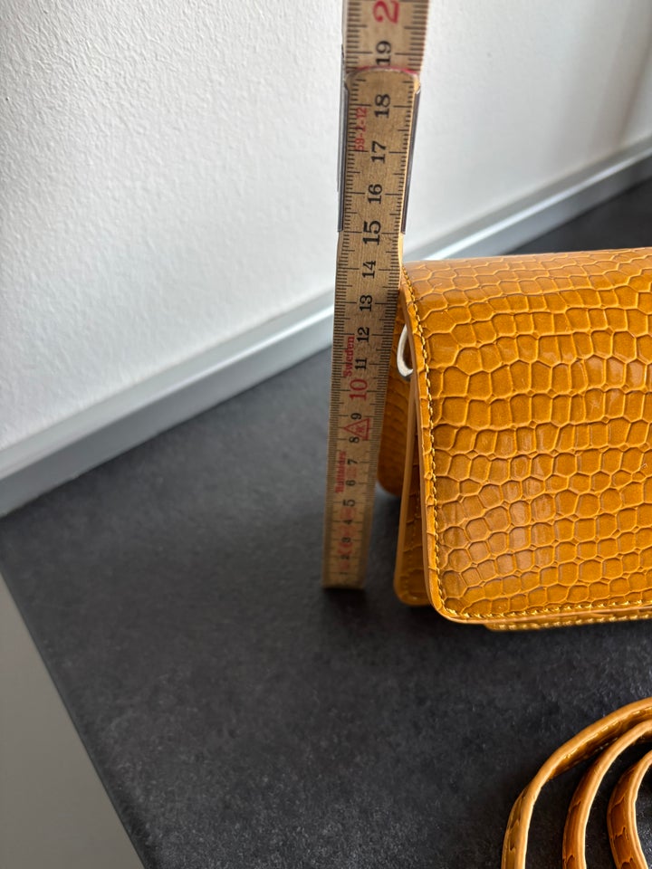 Crossbody, Hvisk