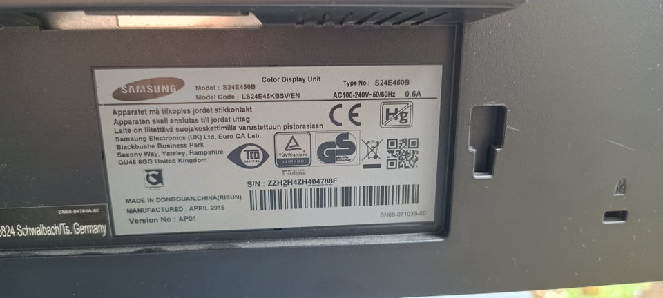 Samsung og Philips S24E450B samt