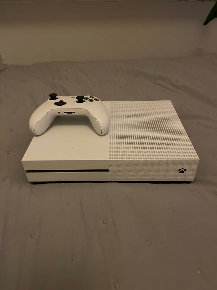 Xbox One S, Xbox One S, God