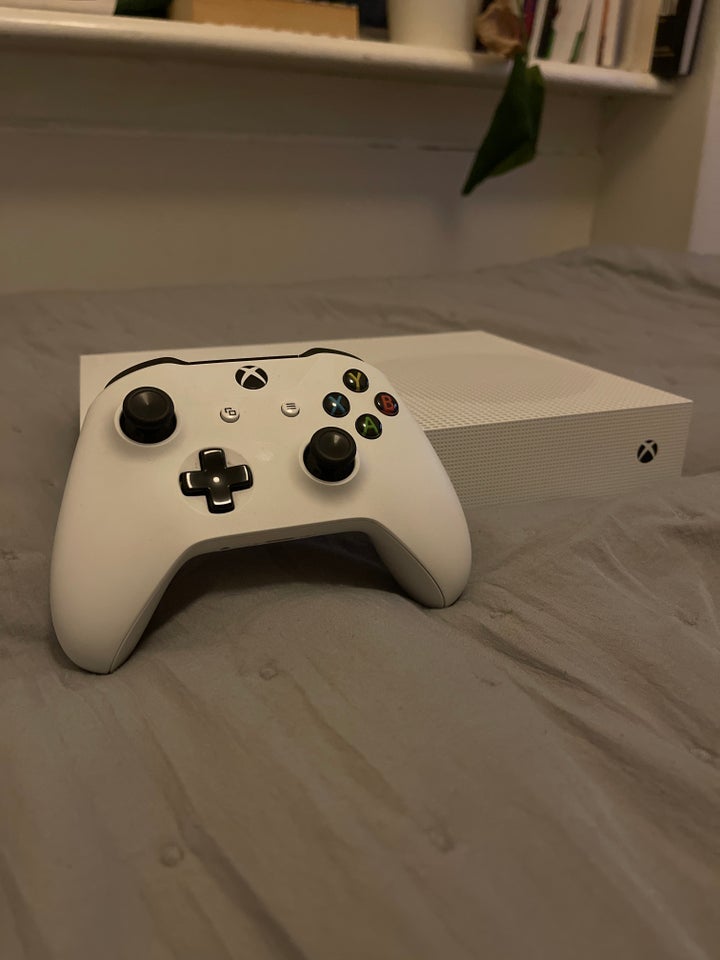 Xbox One S, Xbox One S, God