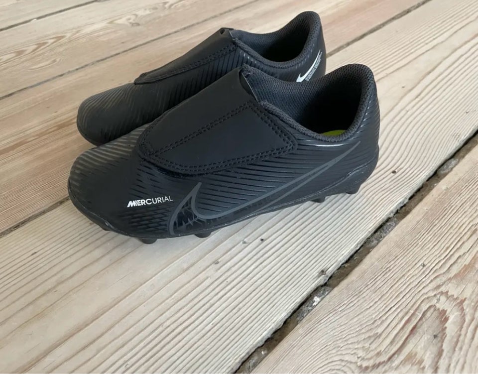 Fodboldstøvler Nike str 30