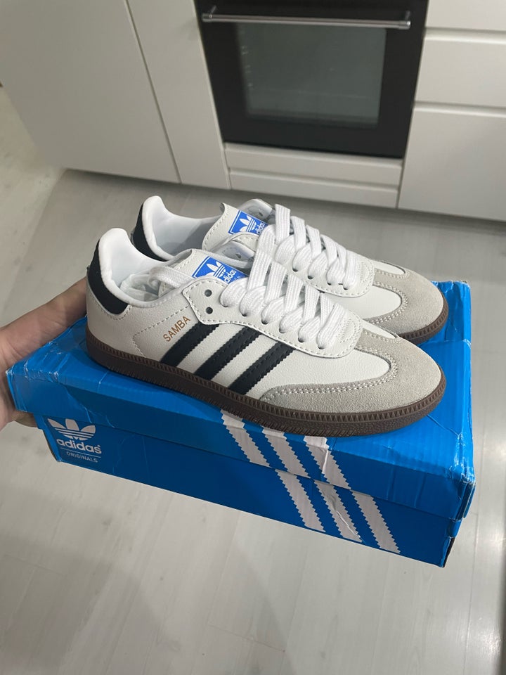 Sneakers, str. 36,5, Adidas