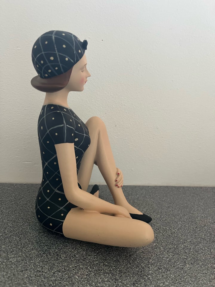 Figur af badepige