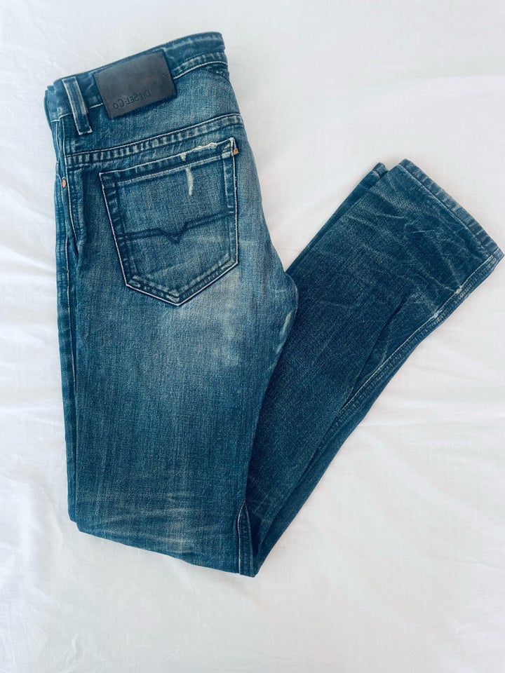 Jeans, Diesel, str. 32