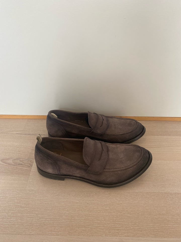 Loafers, Officine Creative, str.