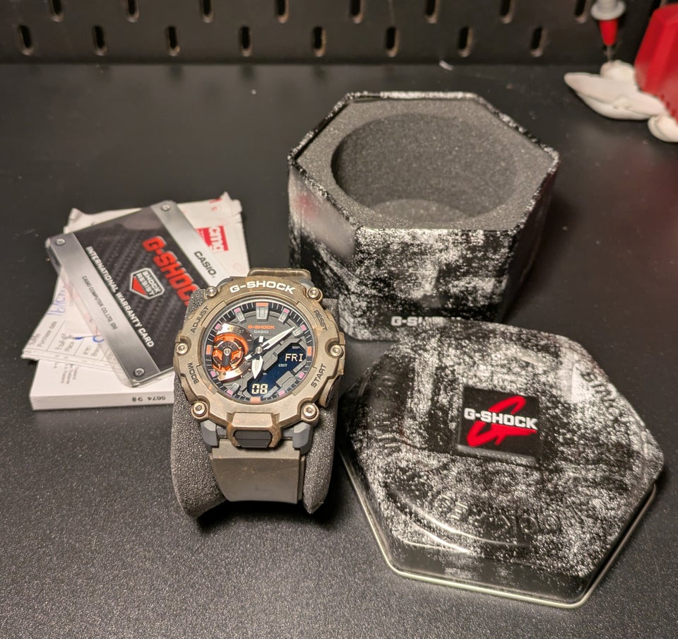 Ur, Casio G-Shock GA-2200MFR