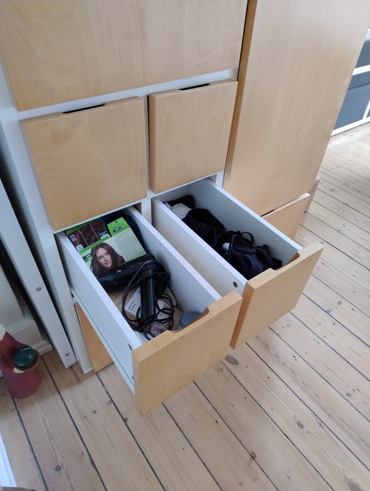 Klædeskab Ikea b: 110 d: 58 h: 200