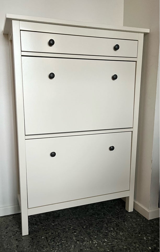 Hemnes skoskab, Ikea